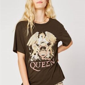 Daydreamer Queen Graphic Brown T-Shirt Size Small